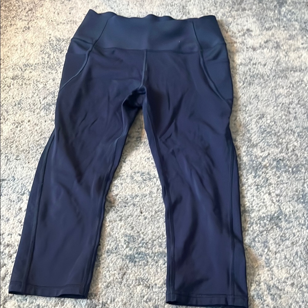 Gap Fit Sculpt compression leggings 3/4 length w pockets - navy blue - size M